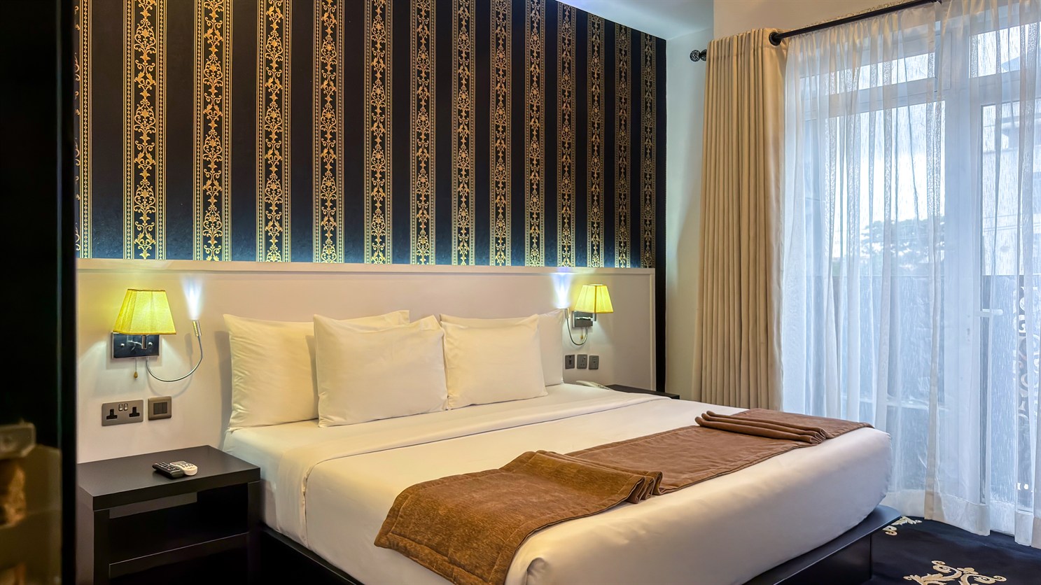 The principal bedroom of the Presidential Suite